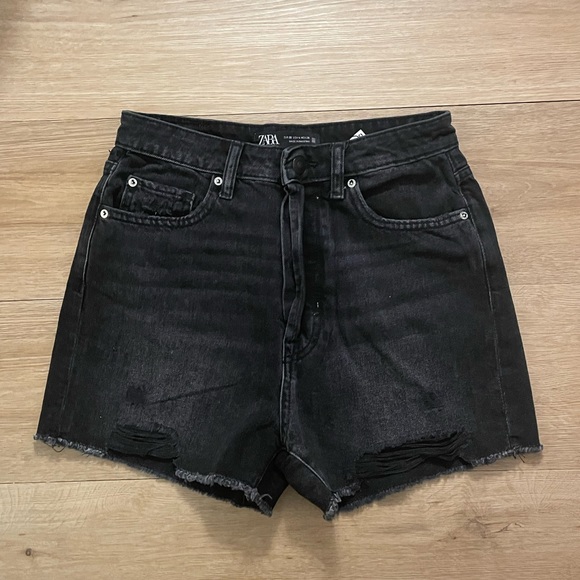 NWT Zara Ripped Denim Shorts size 4 - Picture 1 of 4